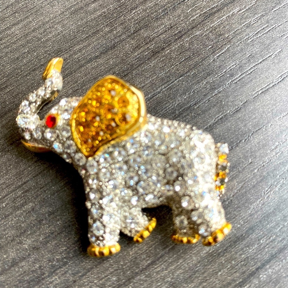 Vintage Elephant brooch .